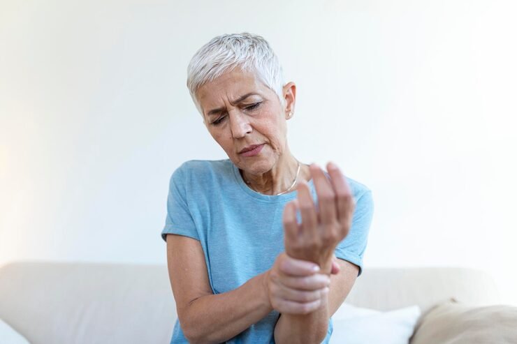 Early Signs of Arthritis You Should Not Ignore | Orthopedic Doctor in New Delhi